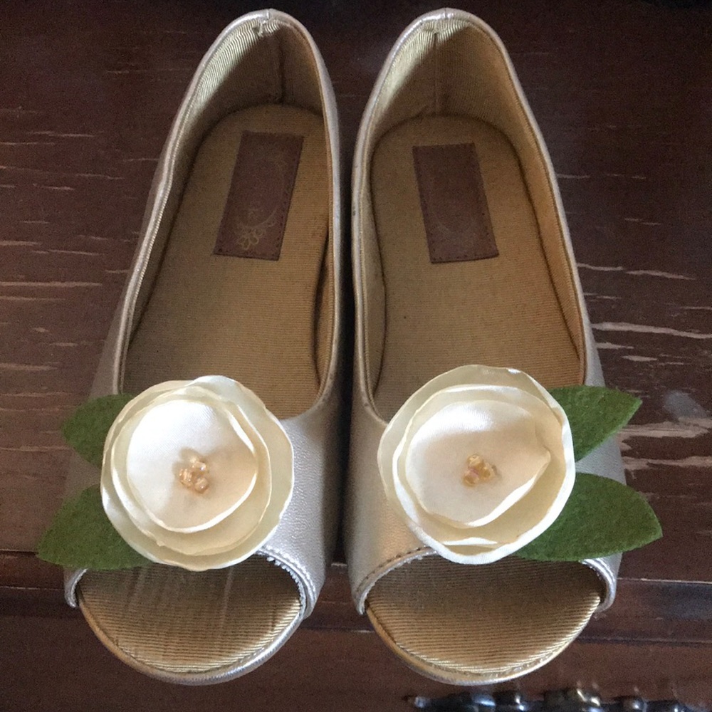 New girls gold flats